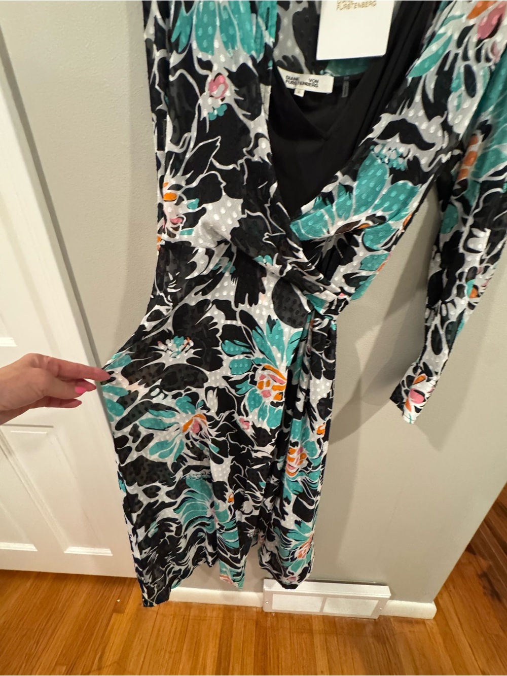 NEW Diane von Furstenberg Petal Burst 2 piece Wrap Dress Long Sleeve Large $498 - Picture 5 of 9